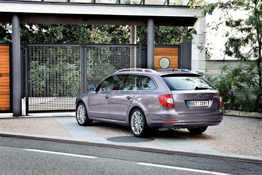  Skoda Superb Combi 2009 года  (фото 42 из 74)